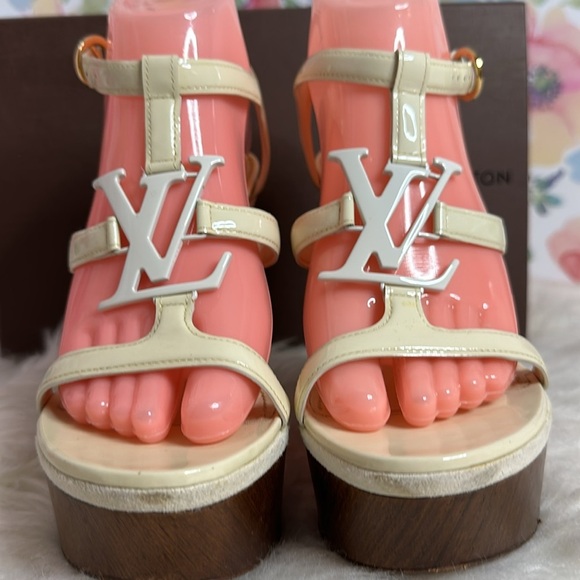 💯Authentic Louis Vuitton Wedges Sandals🍀 - Picture 13 of 16